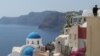 Santorini en çok turist çeken Yunan adalarından biri.